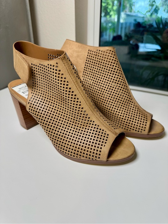 Shoes - Perforated Peep-Toe Block Heel Sandals - Tan